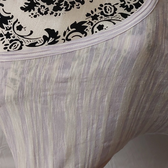 Decree V-neck shortsleeve tee, lavender and white, size L - Picture 3 of 6